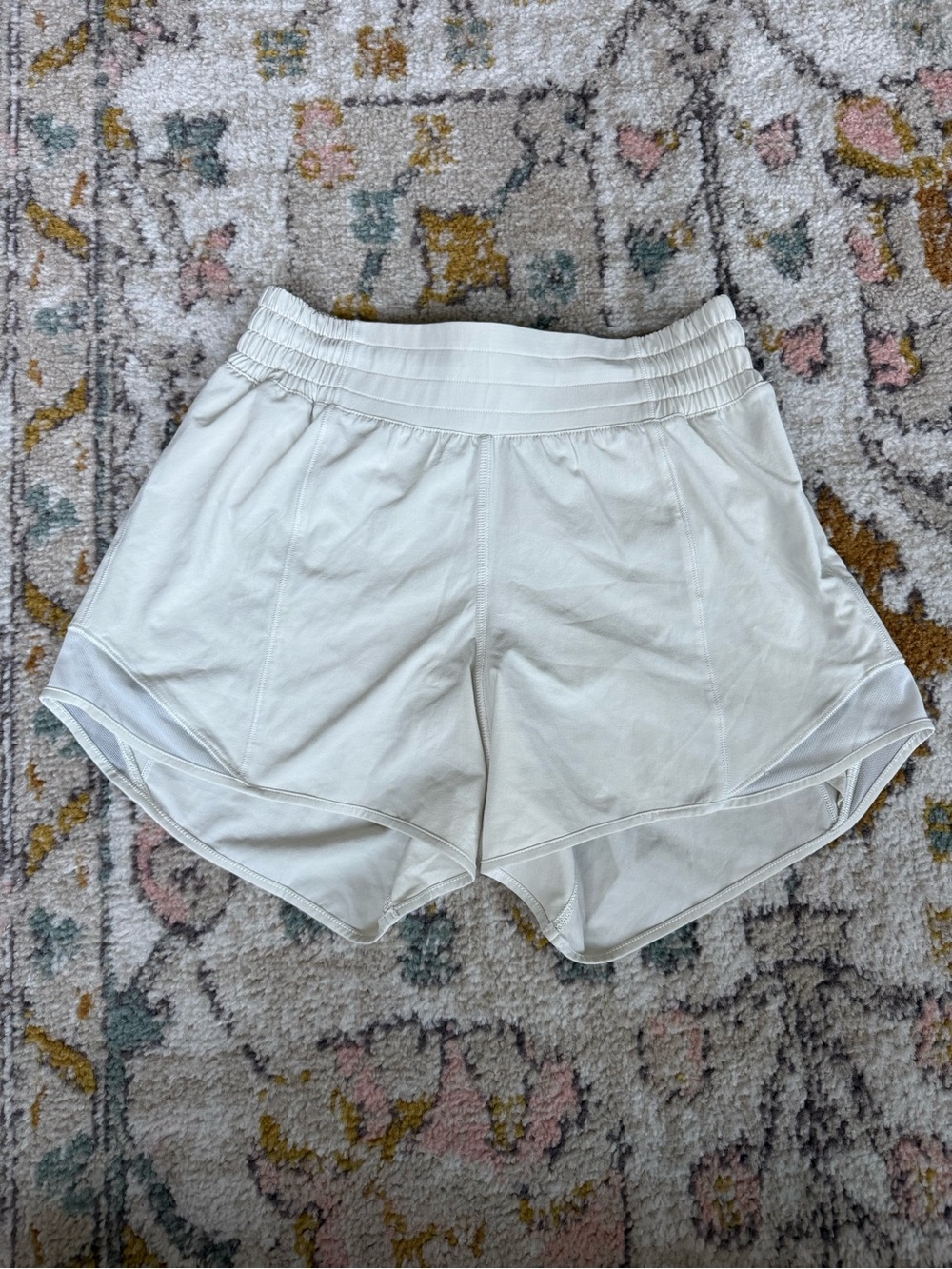 Lululemon Hotty Hot High-Rise Lined Short 4" White Size 4